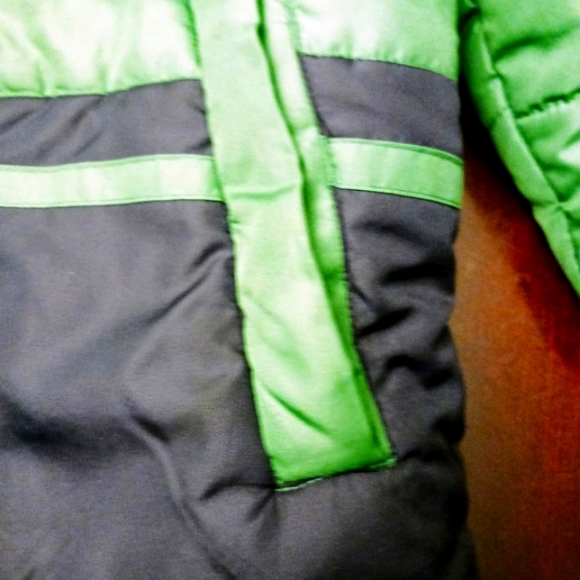 Boy's London Fog puffer coat Size L(7) Large black & green VGC - Picture 6 of 7